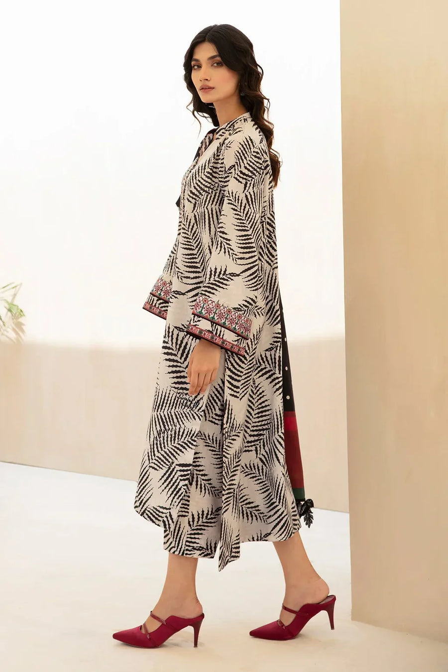 BAROQUE - 3PC USTITCHED KARANDI PRINTED SHIRT WITH KARANDI PRINTED DUPATTA AND TROUSER-BIC-12577