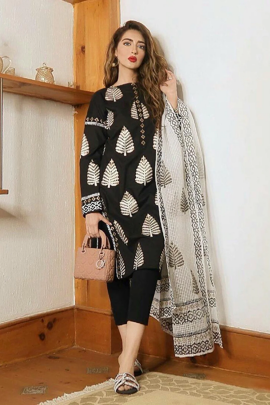 MARIA B - UNSTITCHED 3PC LAWN HEAVY EMBROIDERED SHIRT WITH ORGANZA PRINT DUPATTA - 2615