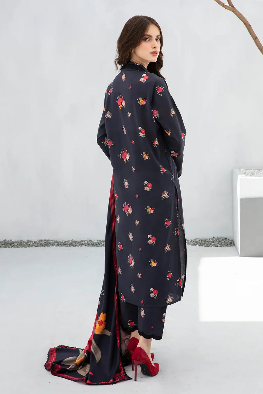 BAROQUE-3PC KHADDAR PRINTED SHIRT WITH KHADDAR PRINT DUPATTA AND PRINT TROUSER-12605