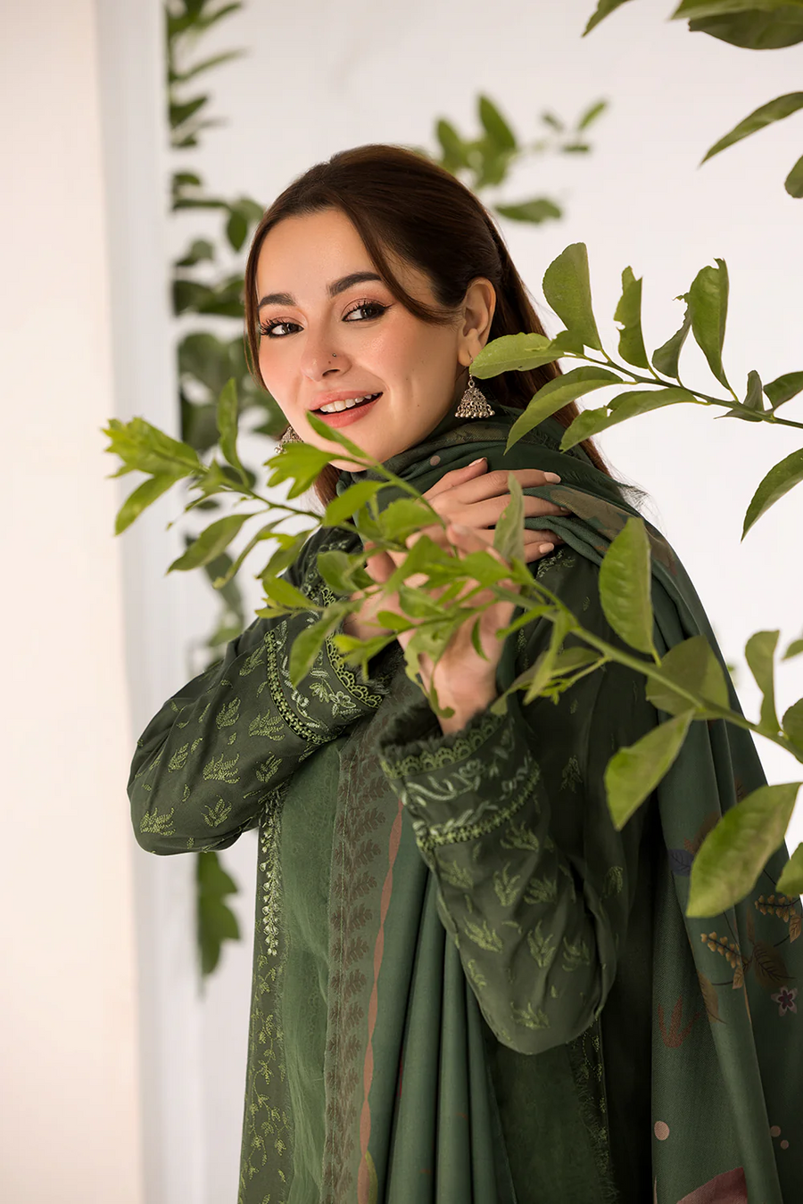 SOBIA NAZIR - UBNSTITCHED 3PC DHANAK EMBROIDERED SHIRT WITH WOOL PRINT SHAWL AND TROUSER - 4027