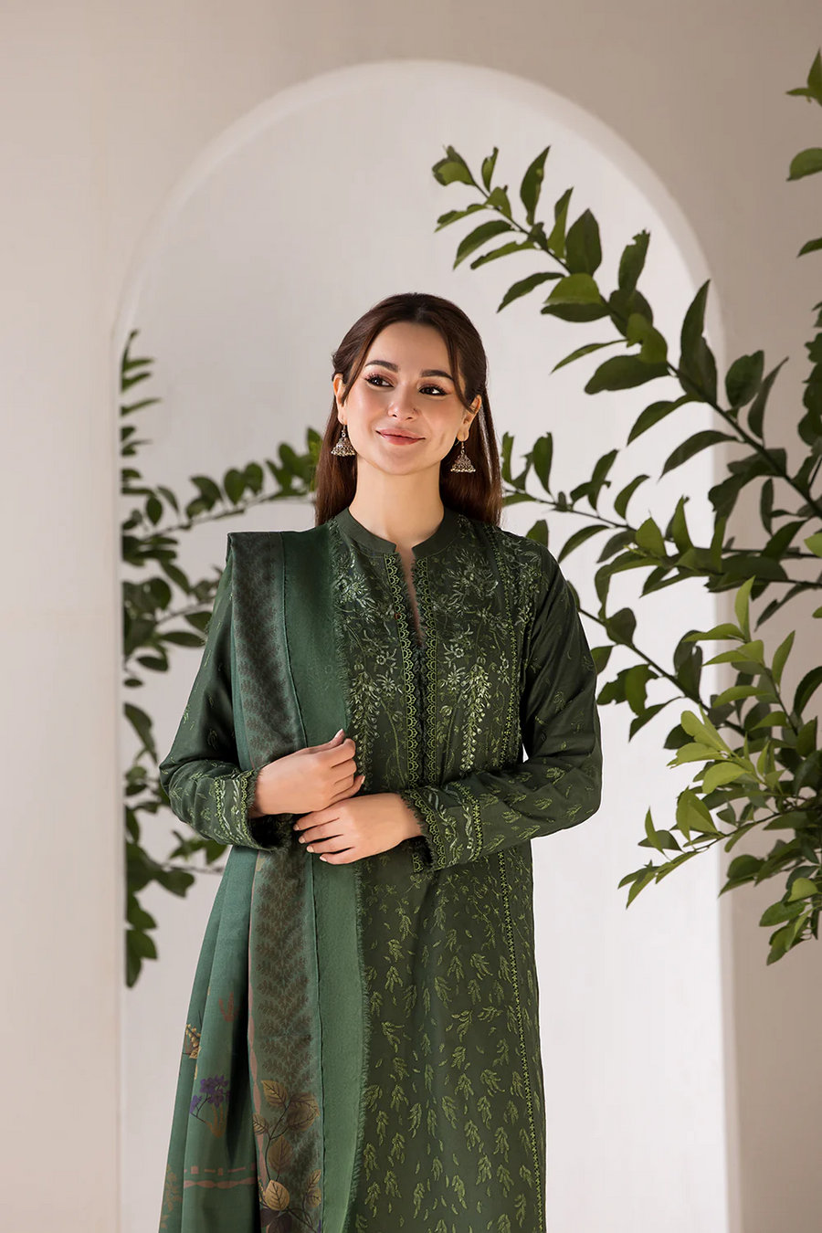SOBIA NAZIR - UBNSTITCHED 3PC DHANAK EMBROIDERED SHIRT WITH WOOL PRINT SHAWL AND TROUSER - 4027