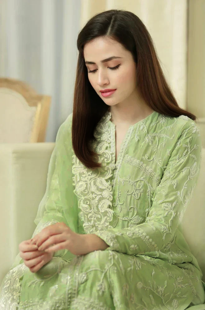BAREEZE- 3PC LAWN EMBROIDERED SHIRT WITH ORGANZA EMBROIDERED DUPATTA & TROUSER - 3632