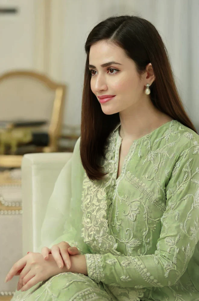 BAREEZE- 3PC LAWN EMBROIDERED SHIRT WITH ORGANZA EMBROIDERED DUPATTA & TROUSER - 3632