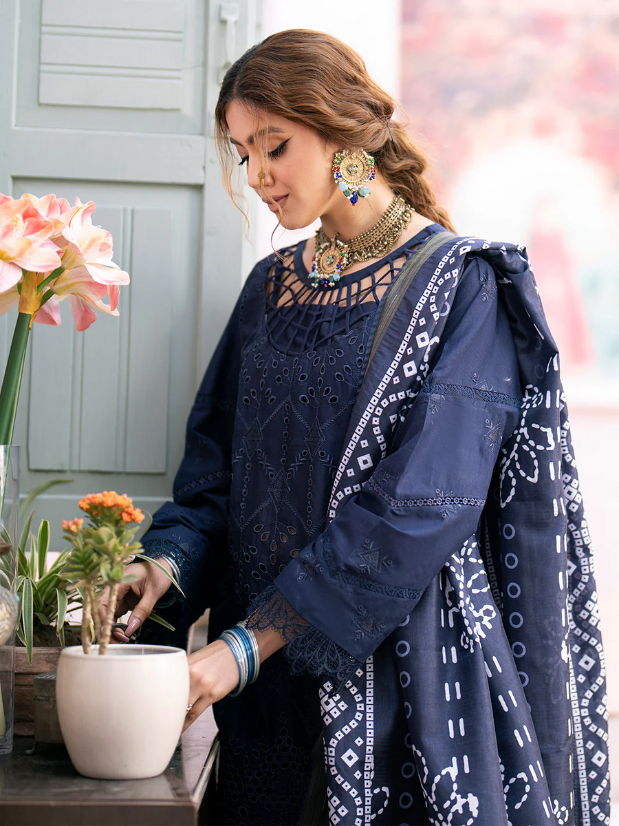 MAHNUR -3PC CHIKENKARI LAWN EMBROIDERED WITH DAIMOND PRINT DUPATTA- 4026